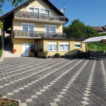 Apartments Mise Ogulin Exteriér fotografie