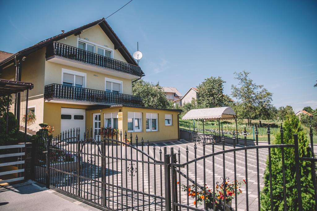 Apartments Mise Ogulin Exteriér fotografie