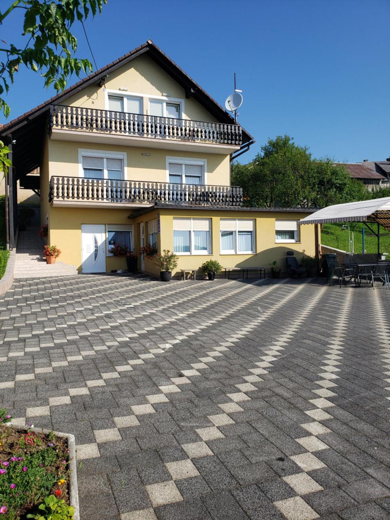 Apartments Mise Ogulin Exteriér fotografie